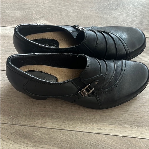 Earth Origins Black shoes with Buckle Detail and thick Herz - Picture 5 of 10